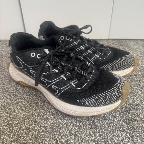 Merrell Trail Running Shoes Woman’s 8.5 Black White Vibram Sole Sneakers J067092 - Picture 1 of 9